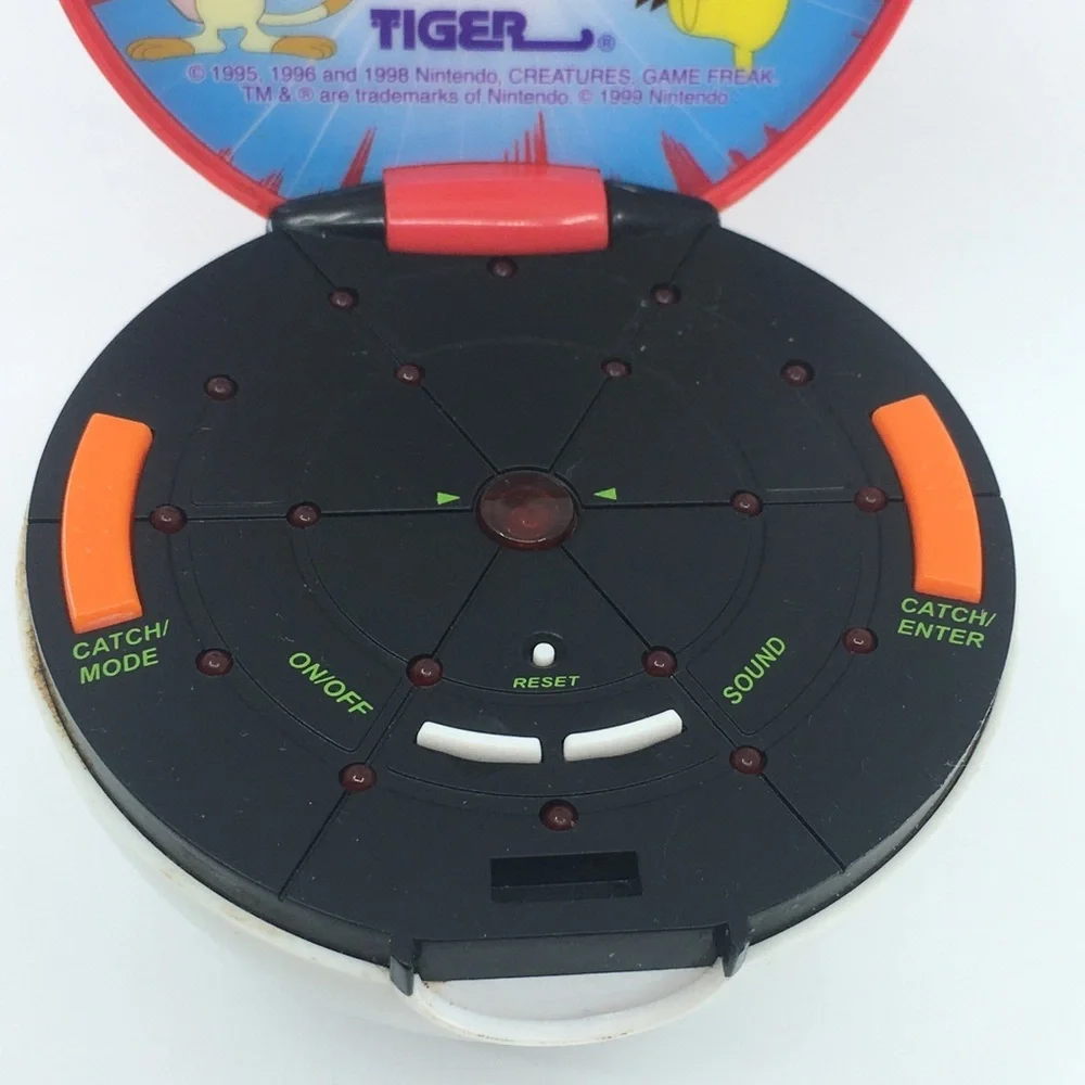 Vintage 90's Nintendo Pokémon Pokeball Game Toy by Tiger Electronics Retro